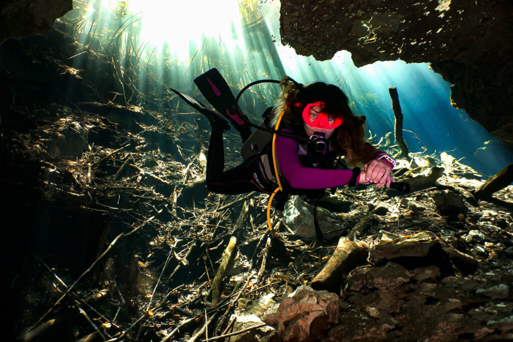 luke_divewalker_lukasz_metrycki_underwaterphotography_cavern_diver